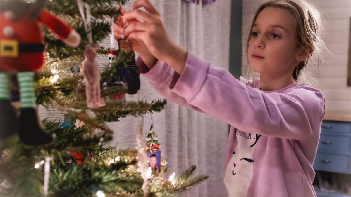 preadolescenti-de-craciun-cum-sa-continui-sa-te-conectezi-cu-ei-atunci-cand-nu-mai-cred-in-magie--dar-inca-au-nevoie-de-ea_74458300