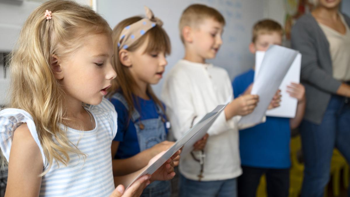 de-ce-serbarile-scolare-sunt-toxice-pentru-copii--oana-moraru-e2809esunt-un-mod-de-a-face-din-copil-un-obiect-care-da-bine-in-pozee2809d_82133600