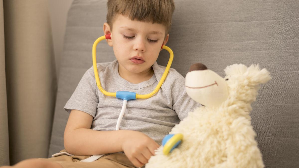 pneumonia-la-copii--semnele-timpurii-la-care-parintii-trebuie-sa-fie-atenti--potrivit-unui-medic-pediatru_08642600