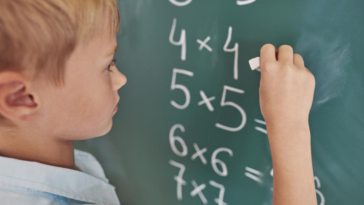 metoda-kumon-cum-ii-ajuta-pe-copii-sa-invete-matematica-cu-drag_75692200