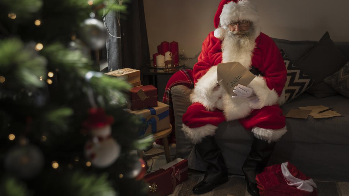 trucul-pentru-a-le-arata-copiilor-ca-a-venit-cu-adevarat-in-casa-mos-craciun--impartasit-de-o-mama_17652500