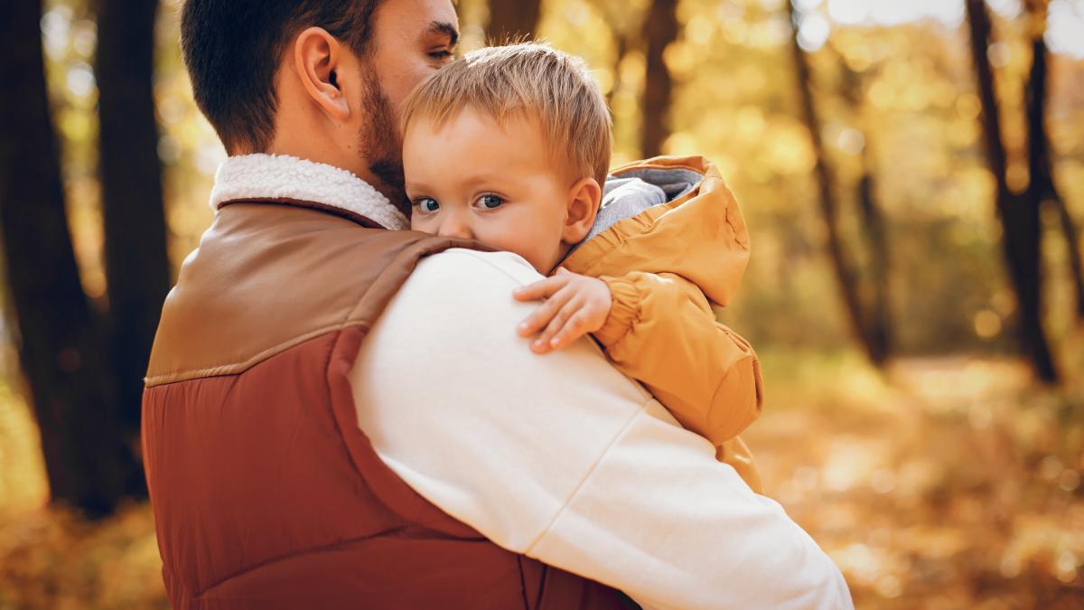 daca-vrei-ca-ai-tai-copii-sa-fie-apropiati-de-tine-si-cand-cresc-fa-aceste-7-lucruri-din-timp-avertizeaza-un-cercetator-in-parenting-constient_29526300