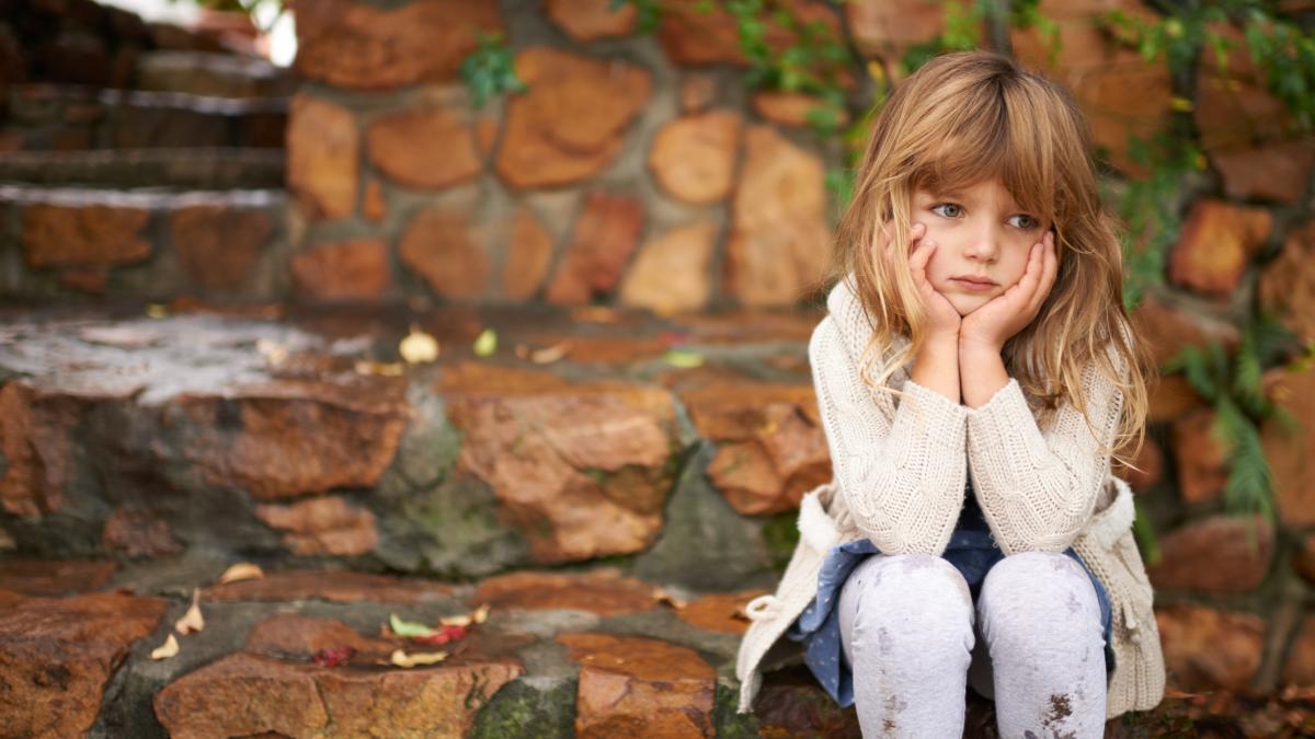 videoclipul-cu-aceasta-fetita-care-povesteste-hartuirea-pe-care-o-indura-la-scoala-ii-socheaza-pe-internauti_00341200