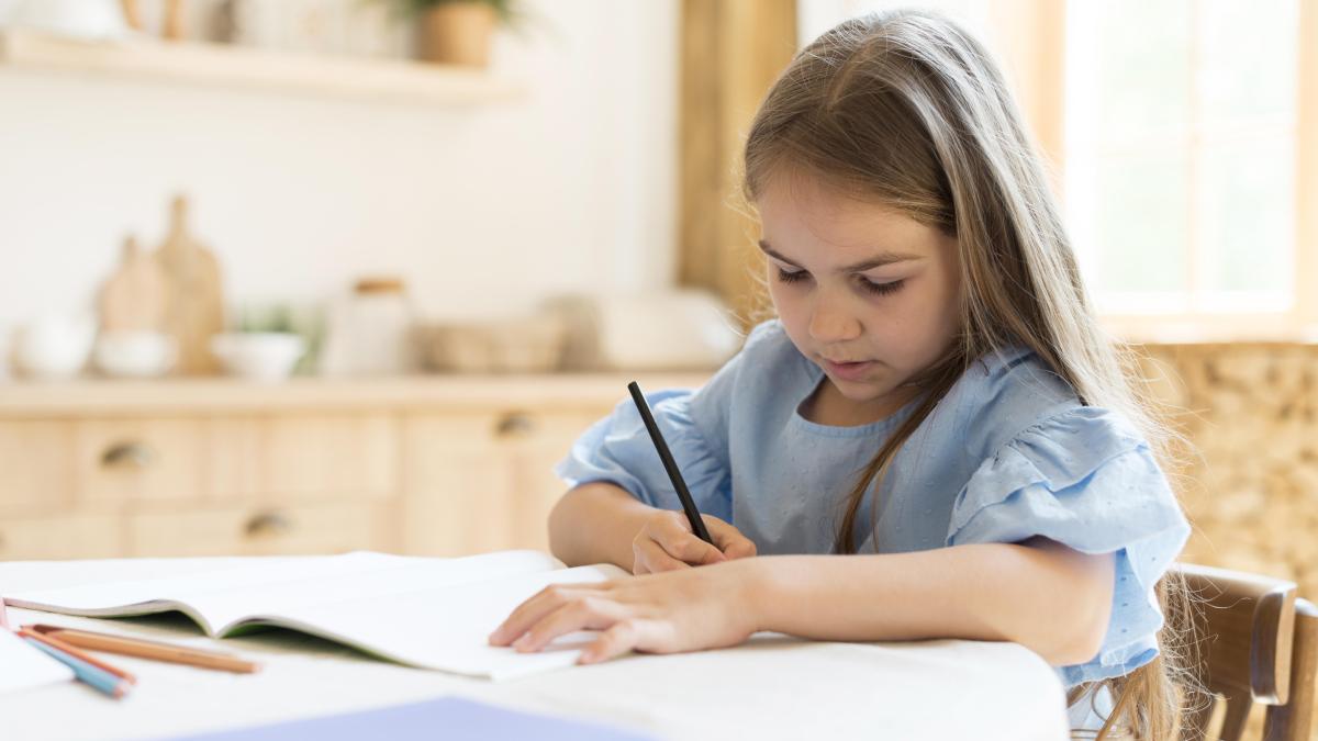 primii-ani-de-scoala-sunt-decisivi-pentru-scris--citit-si-socotit--oana-moraru-e2809eacestea-isi-au-fereastra-de-oportunitate-in-primii-de-viatae2809d_95659300