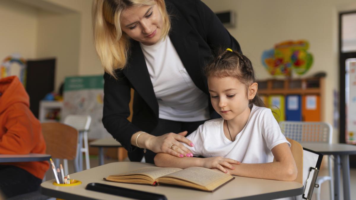 secretele-unei-profesoare-pentru-a-le-starni-copiilor-gustul-pentru-lectura-e2809evad-multa-reticenta-in-randul-elevilor--cititul-pentru-ei-e-greu--obositore2809d_85486500