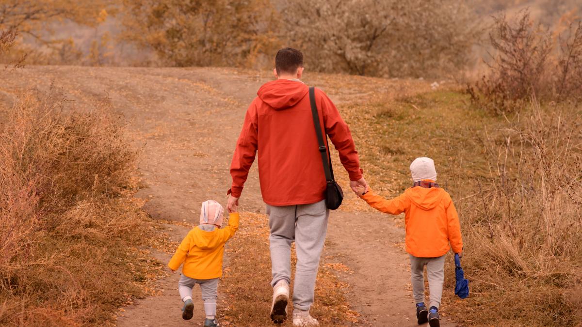 13 lucruri pe care Milenialii și-ar fi dorit ca părinții lor să le fi făcut diferit: „Generația noastră a trăit multă durere” / FOTO: freepik.com @amer_studio
