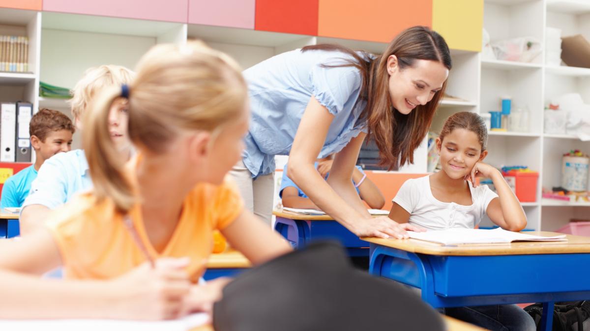 O profesoară arată ce caută elevii pe Google şi ChatGPT. Curiozităţi amuzante din sala de clasă / FOTO: freepik.com @The Yuri Arcurs Collection