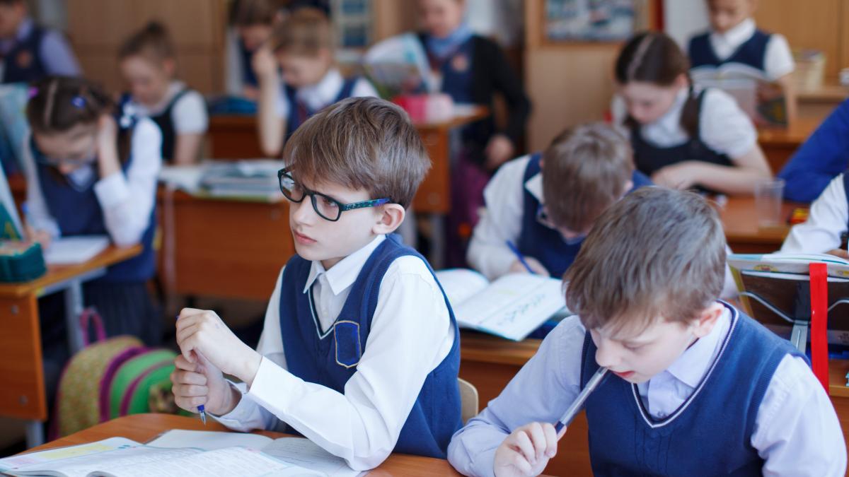 Probleme de învățare la copiii cu vârste cuprinse între 6 și 12 ani / FOTO: freepik.com @fotosparrow