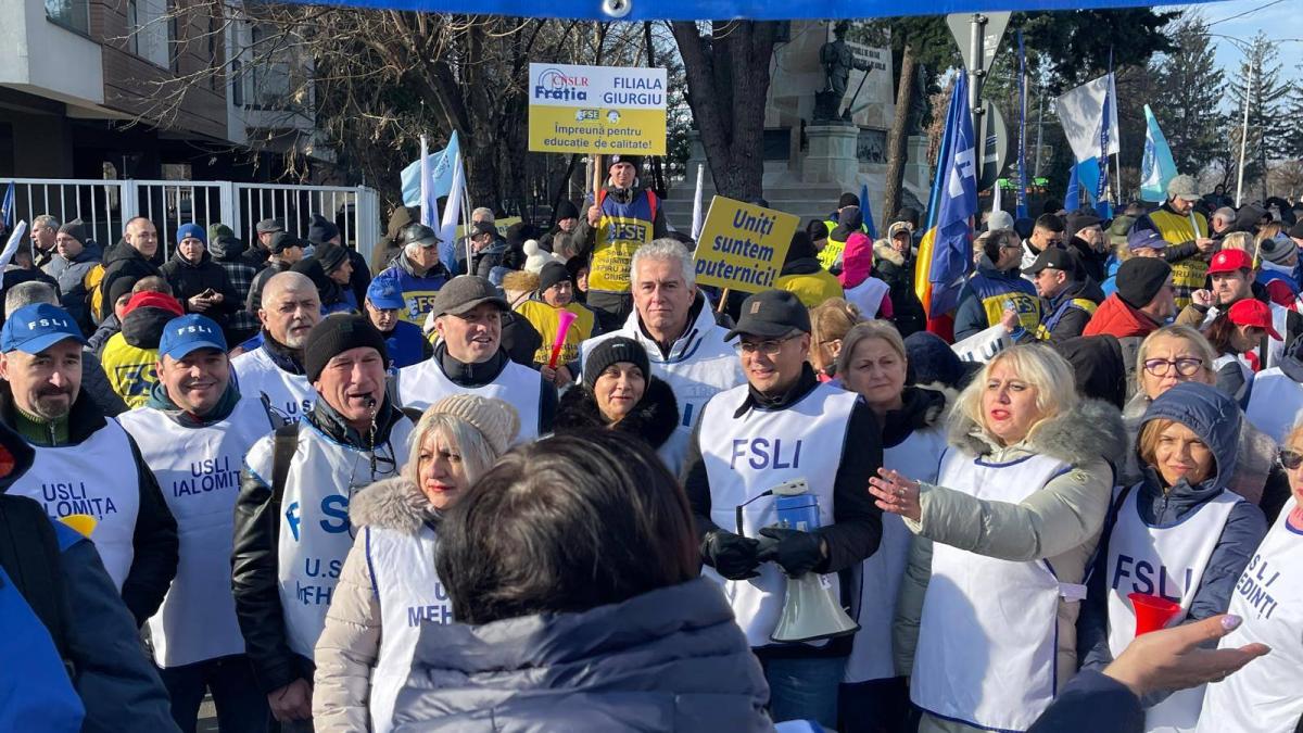 „Vor avea consecinţe grave!” Sindicatele profesorilor amenință cu proteste dacă nu se abrogă legea care prevede măsuri de austeritate / FOTO: Facebook @Fsli Romania