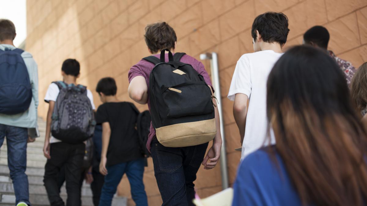 Reduceri de clase în mai multe județe, în noul an școlar. Profesorii riscă să rămână fără ore, sindicatele anunță proteste / FOTO: freepik.com @rawpixel.com