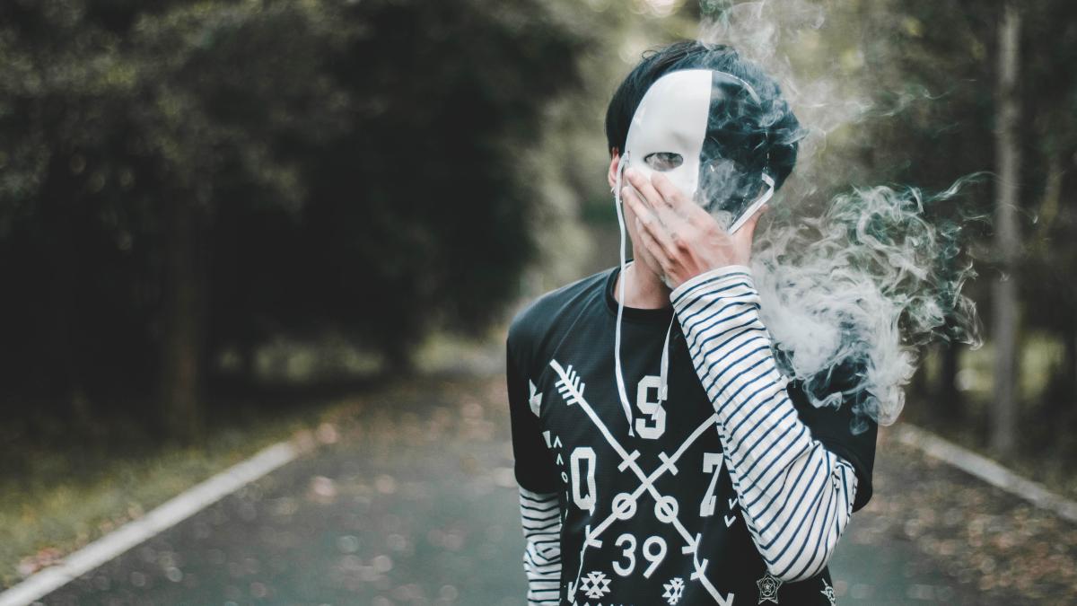 Radu Leca: 7 măști ale adolescentului consumator de marijuana / FOTO: freepik.com @EyeEm