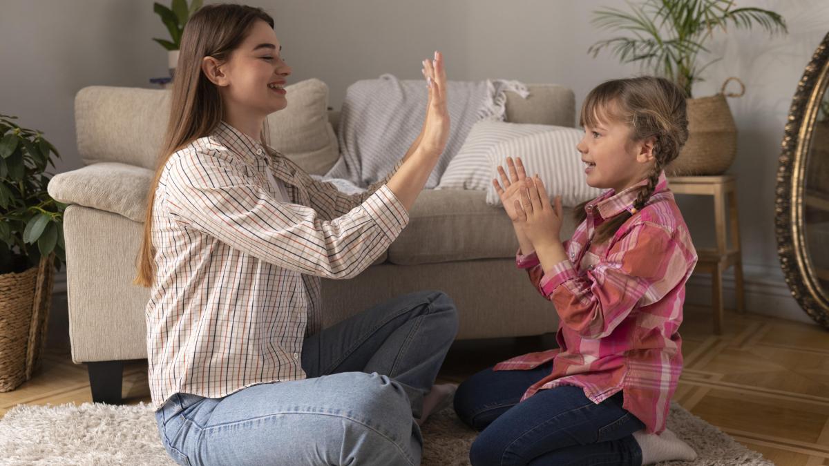 Jocul clasic pe care mamele și bunicile continuă să îl transmită, chiar și în era ecranelor