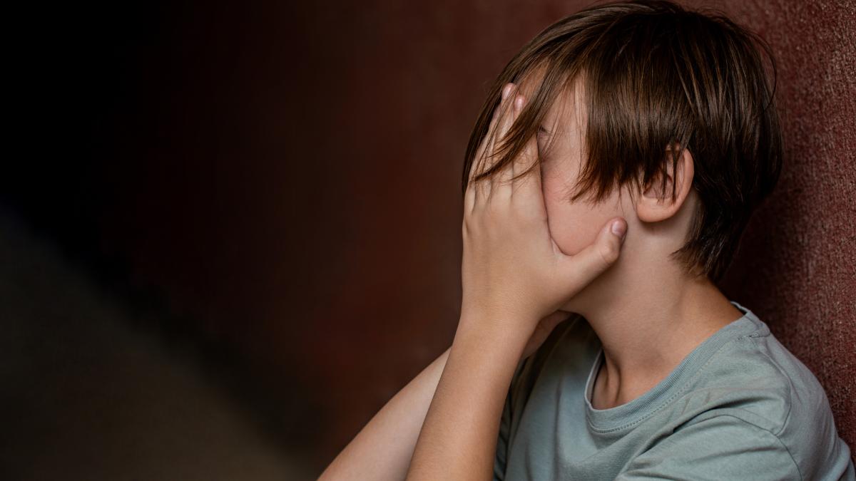 Adolescentul și anxietatea Ce pot face părinții fără să sufoce Radu Leca Nu copilul e problema!