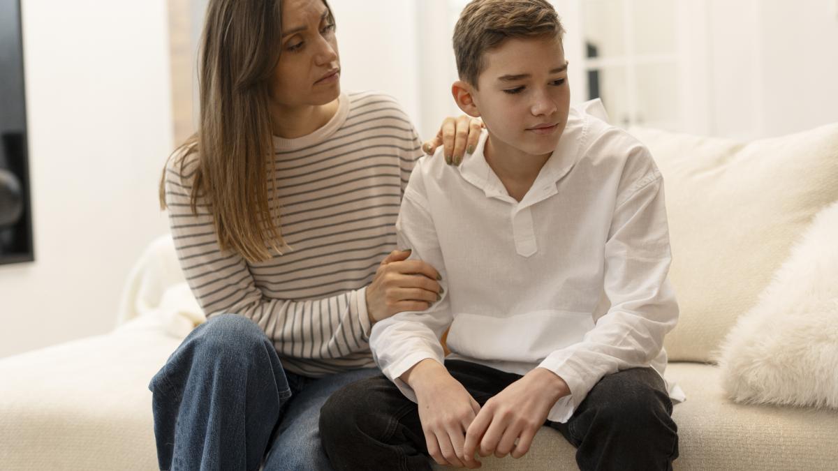 Cum faci „reguli” fără să pari dictator Radu Leca Când părintele folosește reguli ca pe un ciocan, primește rebeliune sau minciună