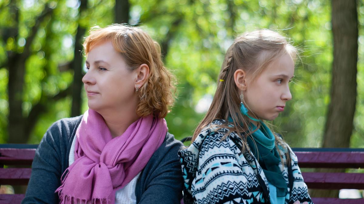 Critica și sarcasmul. Radu Leca spune cum erodează relația părinte - adolescent și de ce problema nu se observă la timp