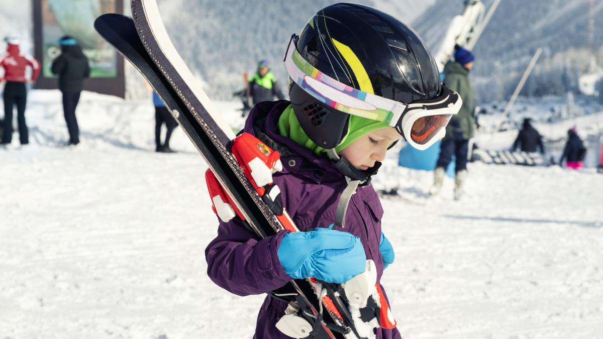 Vacanţă de schi nu figurează în documentele Ministerului Educaţiei. Instituția spune de ce primesc copiii o săptămână liberă