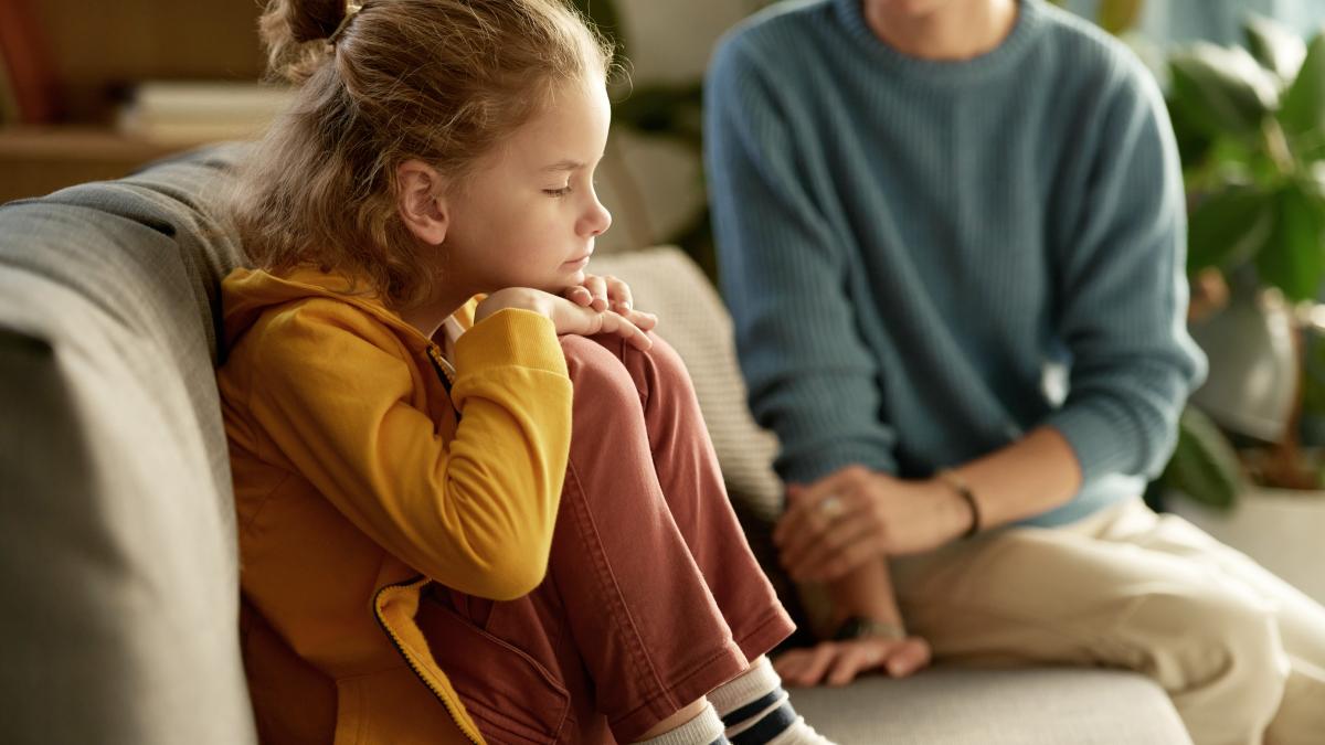 Cum le vorbești copiilor despre război, în funcție de vârstă Pediatru „Nu au încă filtre emoționale care să îi ajute”