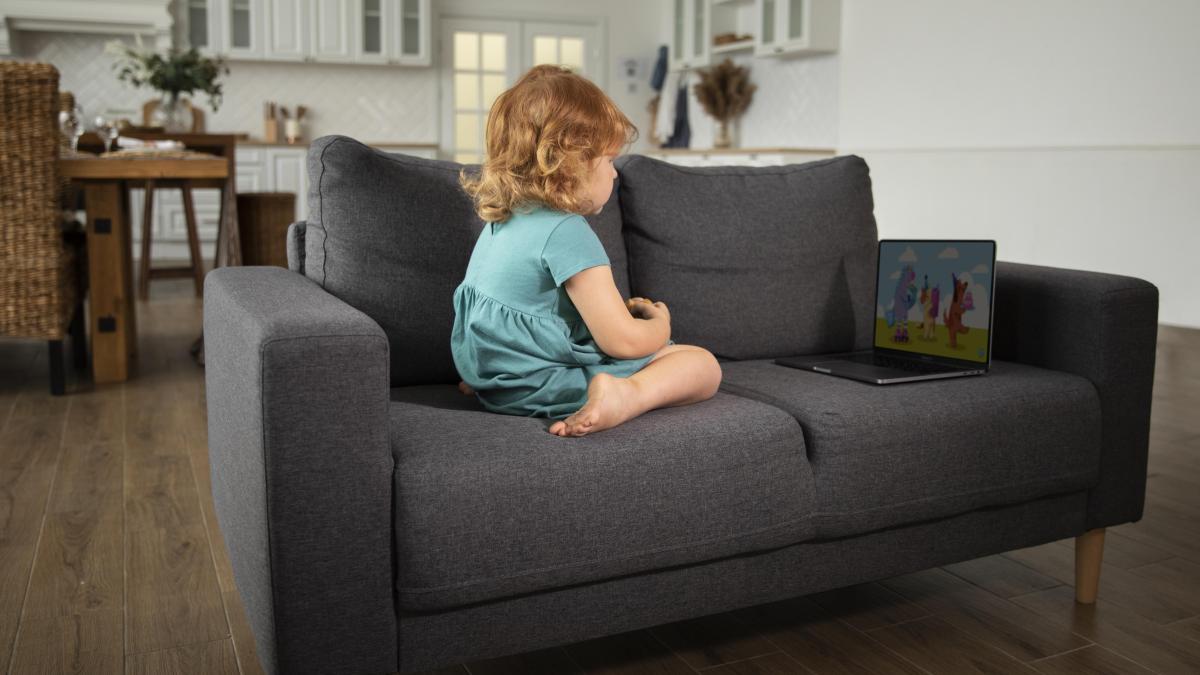 copil singur acasă