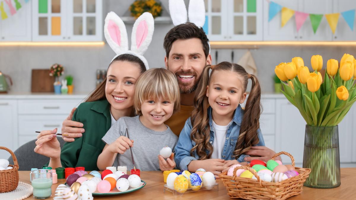 familie fericită de Paște