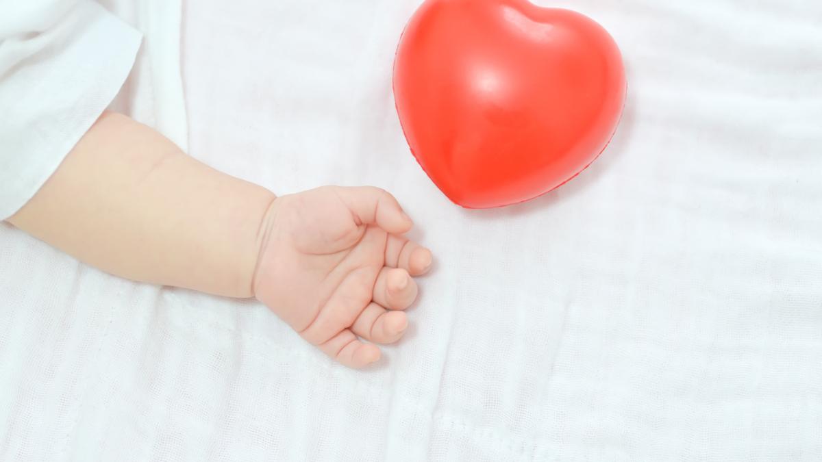 mână de copil la spital