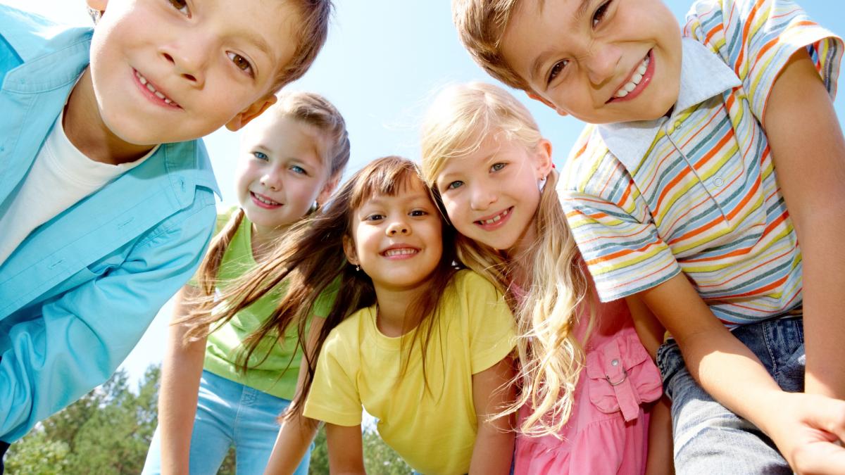 Cei mai buni părinți își învață copiii aceste 5 adevăruri despre prietenie, înainte de prima dezamăgire