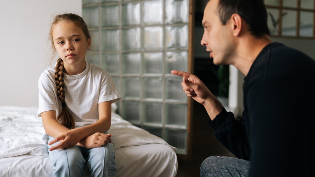 De ce ajungi să repeți cuvintele părinților tăi, deși nu le suportai în copilărie Explicațiile acestui fenomen vin de la un psiholog