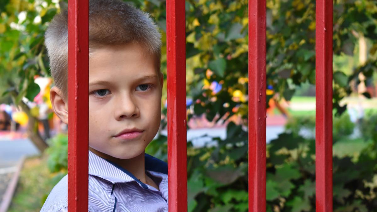 Absenteismul școlar cronic nu începe cu absențe, începe cu semne ignorate. Radu Leca spune cum îl oprești la timp