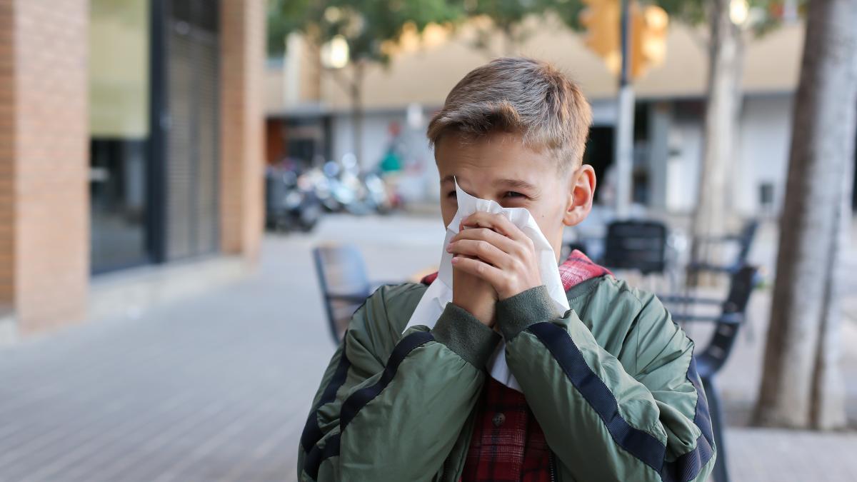 Tot ce trebuie să știi despre noua variantă de Covid-19, BA.3.2 sau Cicada, care pare să afecteze mai mult copiii