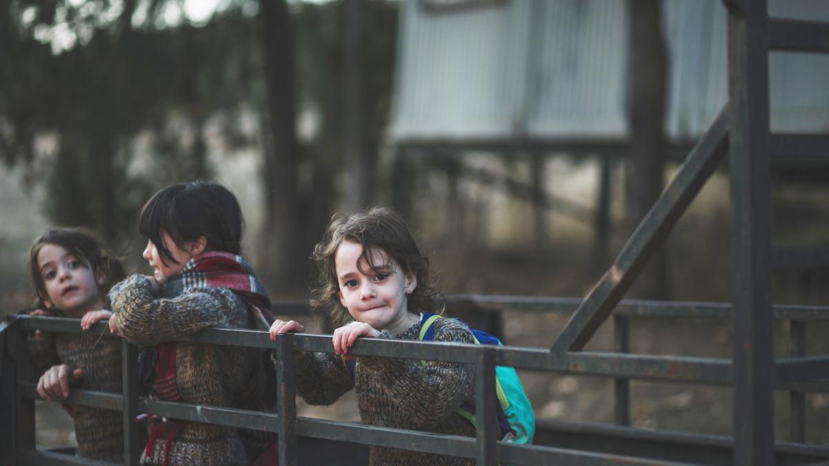 Părintele Necula „Le-am umplut burta copiilor, dar li s-au înfundat urechile!” Adevărul tulburător despre abandonul școlar și opulență