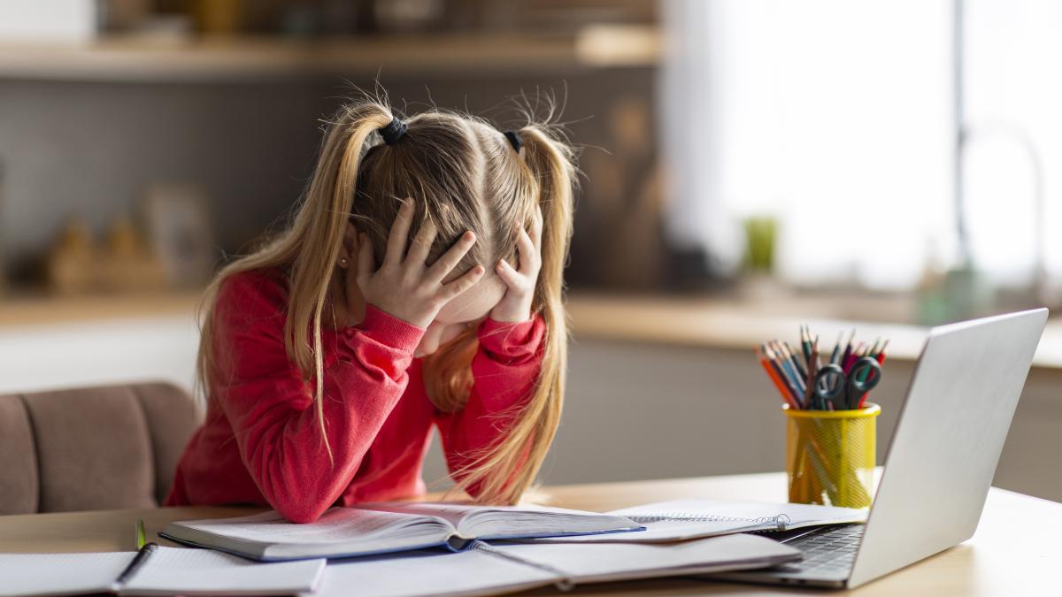 Această problemă frecventă afectează succesul și fericirea copiilor și nu dispare de la sine, avertizează un psiholog