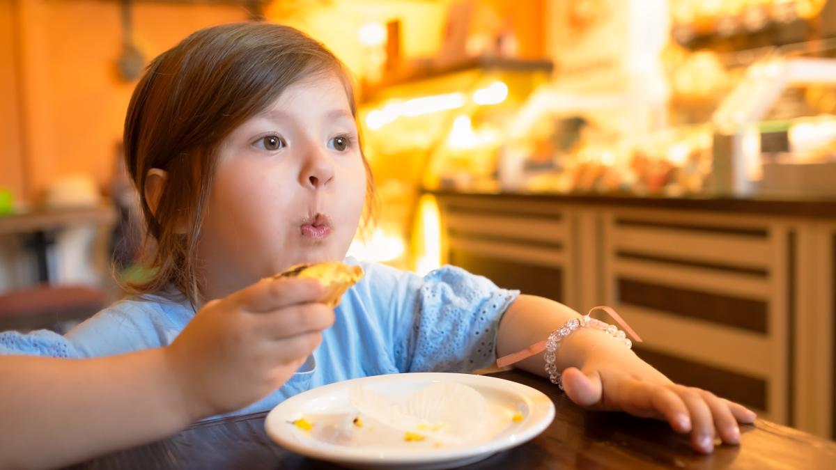 Pandemia tăcută a obezității infantile. Avertismentul dr. Mihai Craiu „Suntem o mașină fără frâne care merge în jos”