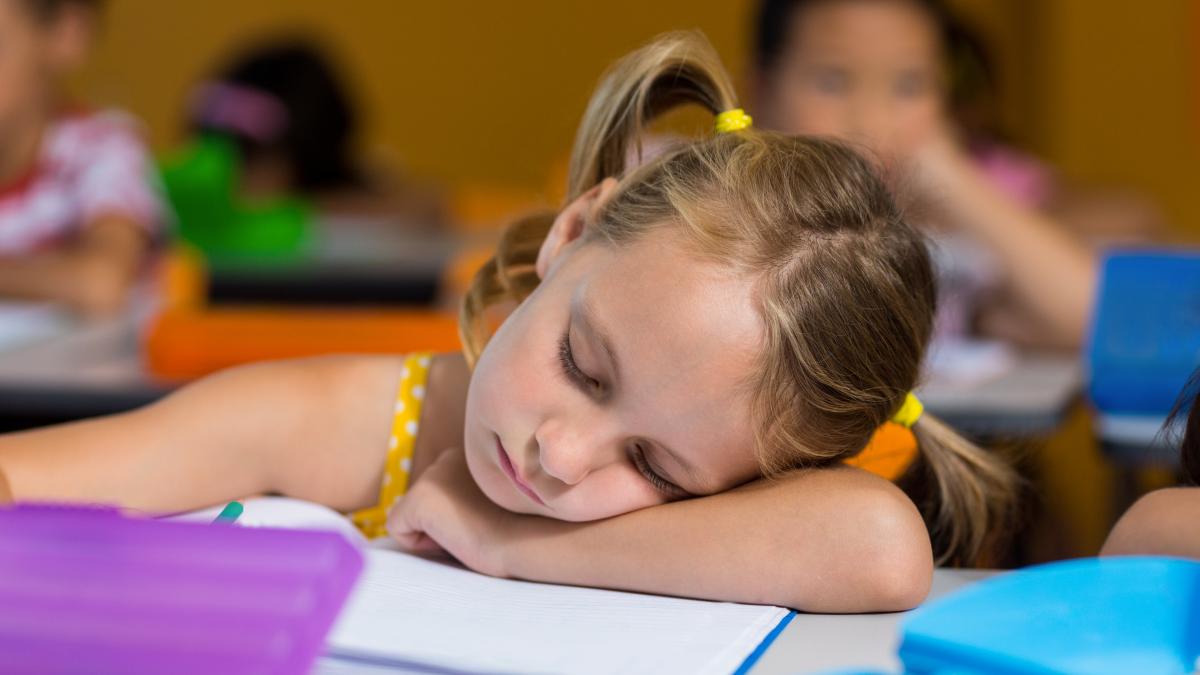 „Doi-trei elevi din clasă adorm” Observația alarmantă a profesorilor privind lipsa de somn în rândul copiilor