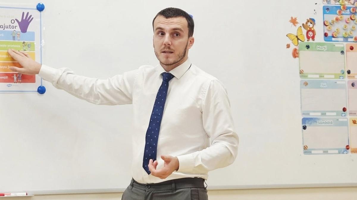 „Cred că avem nevoie de figuri masculine în învățământ!” Viziunea lui Petruț Rizea asupra viitorului educației primare  VIDEO