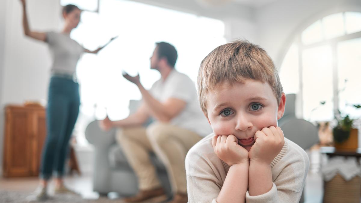 Zâmbetul alienatorului parental. Radu Leca Prevenția începe când adulții acceptă că fiecare gest devine material educativ pentru copil