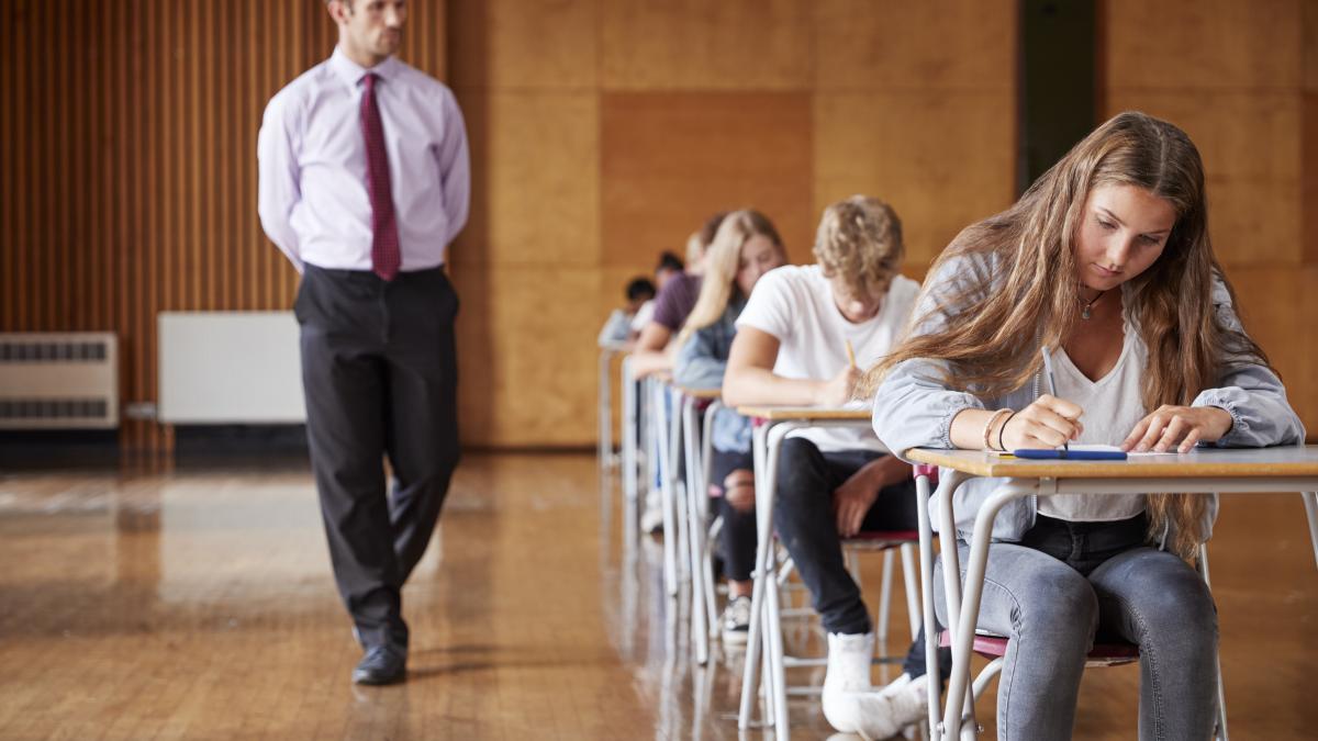 Studenții au adunat în secret cele mai importante lecții de viață ale profesorului lor, iar cartea a devenit virală