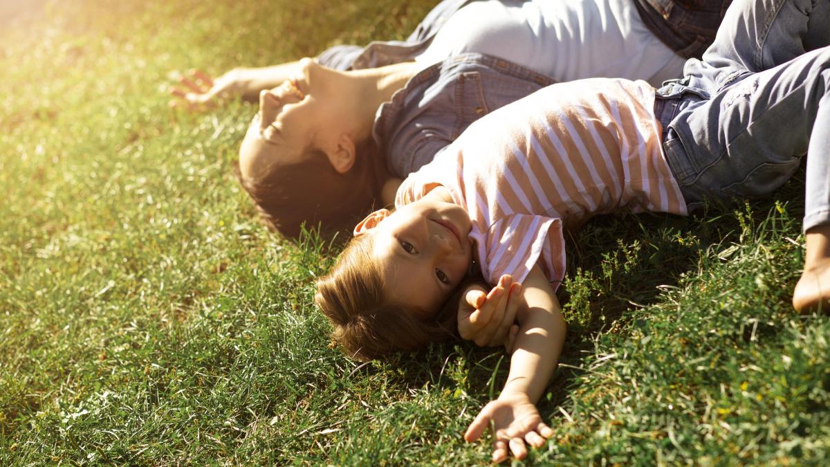 Metoda „orelor de gardă”, folosită tot mai des de părinți pentru a se odihni în weekend