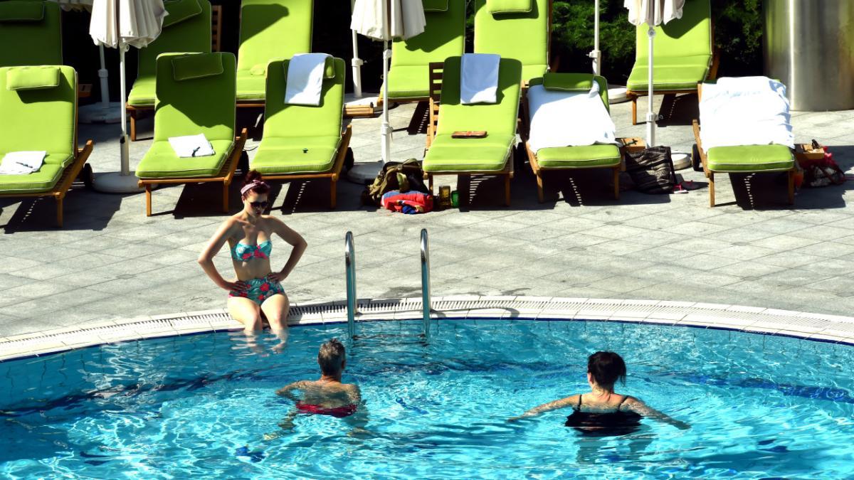o-fetita-de-7-ani-a-murit-inecata-la-un-strand-din-bucuresti-parintii-erau-la-masa-5421515