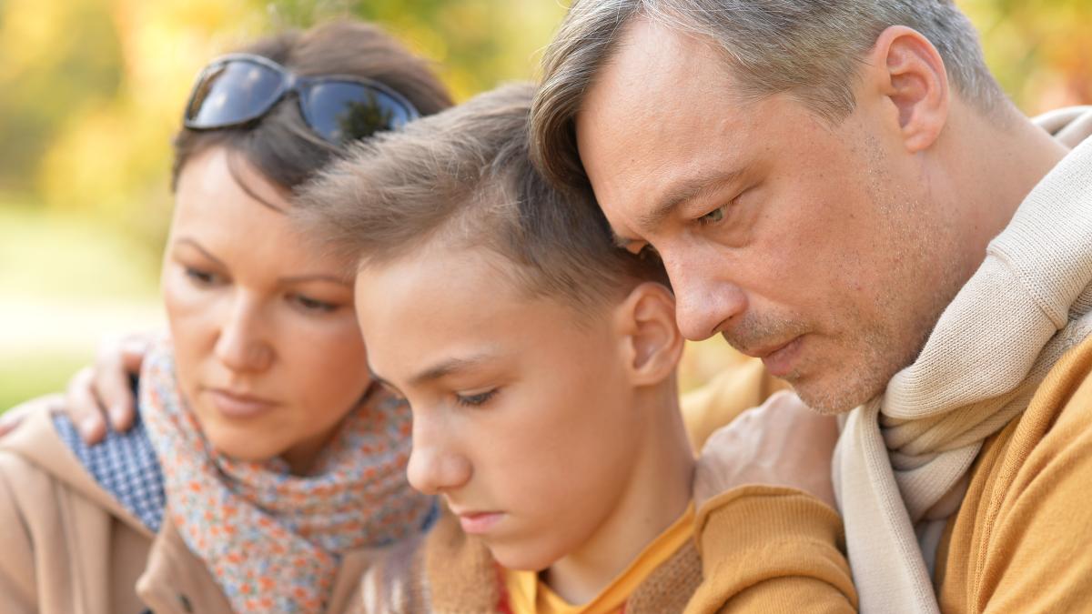 Sondaj Salvaţi Copiii 58% dintre copiii cu părinţi la muncă în străinătate vor ca aceştia să revină în România