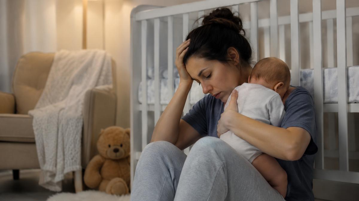 „Baby blues”, starea care le ia prin surprindere pe multe mame după naștere. 5 lucruri care te pot ajuta