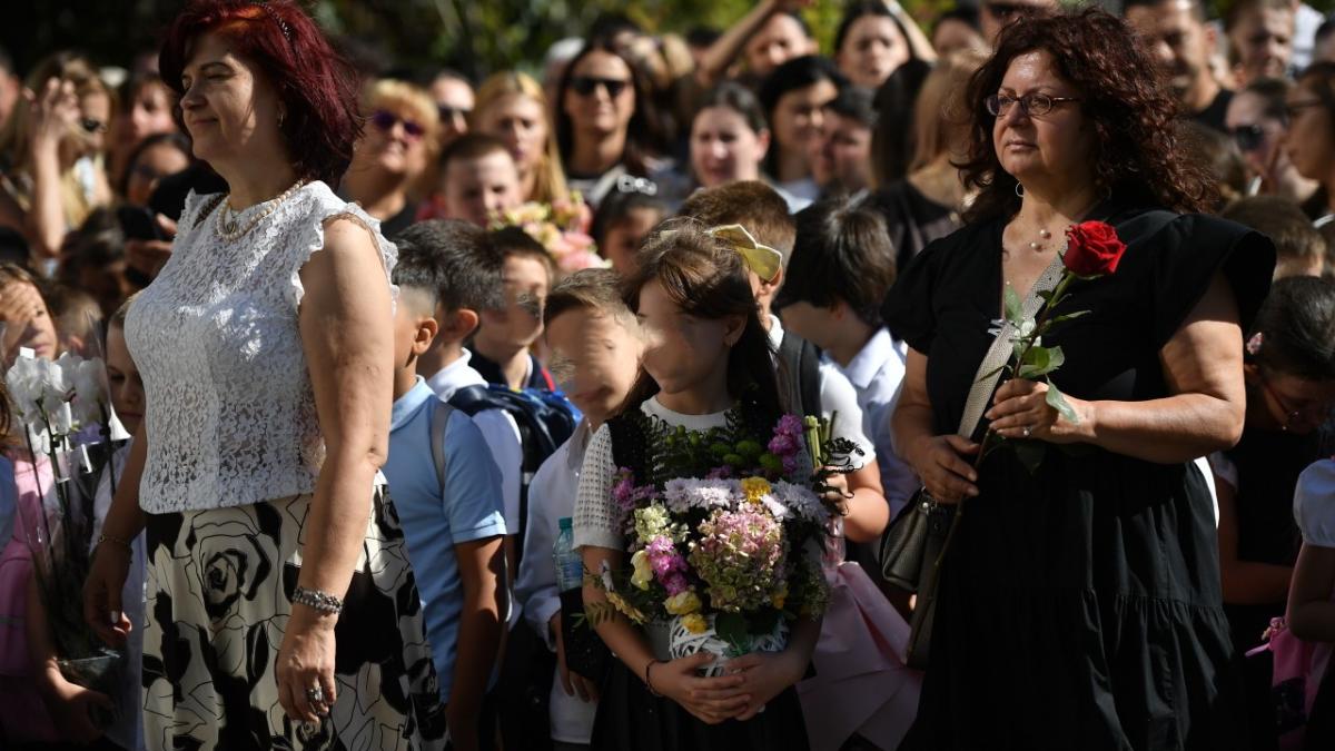 prima zi de scoala elevi profesori