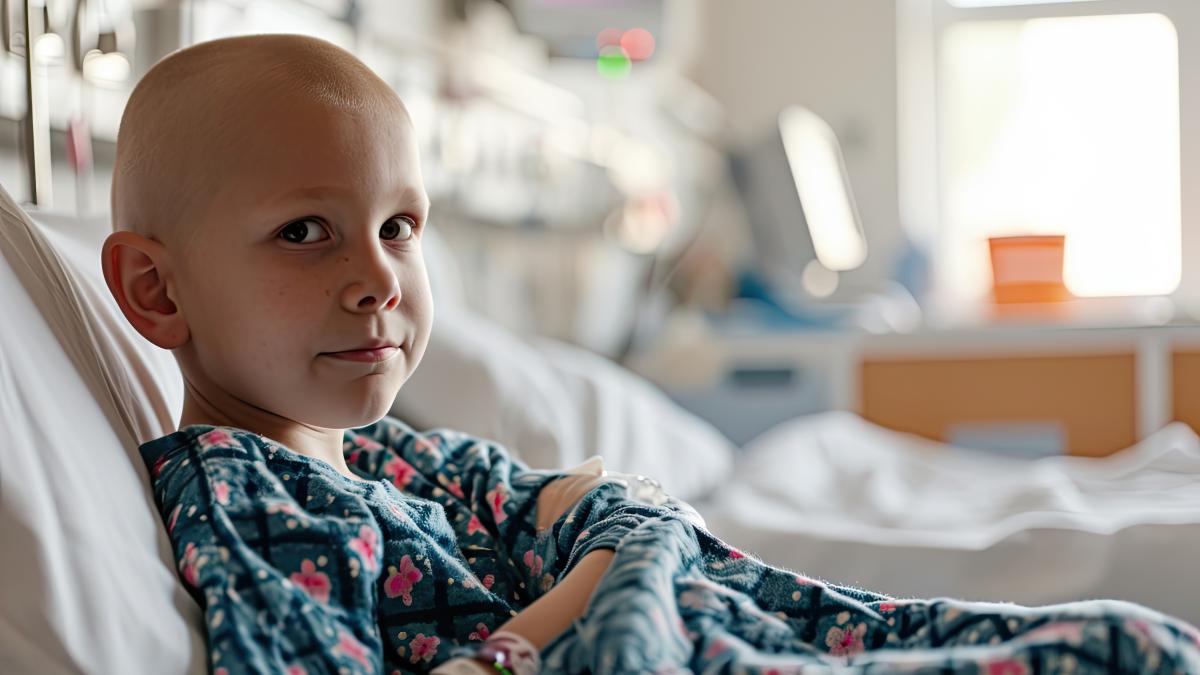 Simptomele cancerului la copii Părinții le confundă cu oboseala școlară. Medicii cer aplicarea „regulii de trei”!