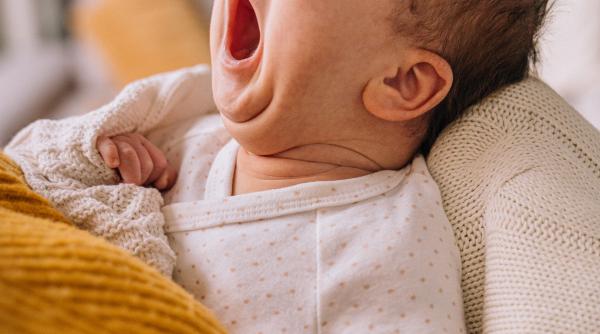Ce să faci când bebe plânge? Iată câteva sfaturi cu care îl poți calma