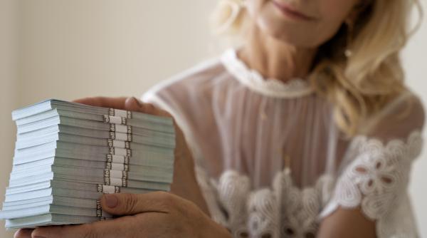 Zeci de mame românce, audiate de polițiști: Ar fi falsificat documente pentru a obține indemnizația de creștere a copilului