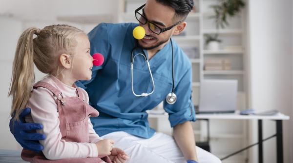 Cum îi familiarizăm pe copii cu medicii și cabinetele medicale. Tamara Roșu: Nu mai amenința copilul că îl duci la doctor, că îți face injecții, dacă a greșit