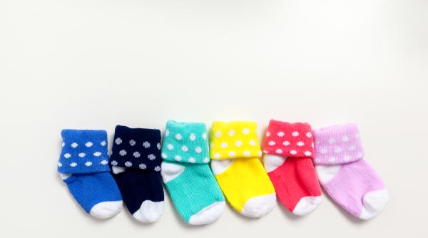 Ce să faci cu șosetele pe care mașina de spălat le desperechează? Dragon, șarpe sau iepuraș. Câteva idei distractive de pus în practică cu copilul