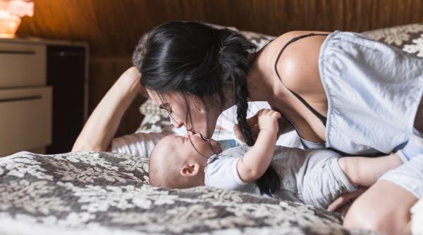 Tichete pentru mame și bebeluși: Informații utile despre voucherele de 2.000 lei oferite de statul român. Marcel Boloş: „Am virat banii”