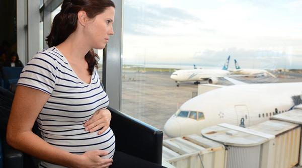 Recomandări privind călătoriile cu avionul pentru femeile gravide 