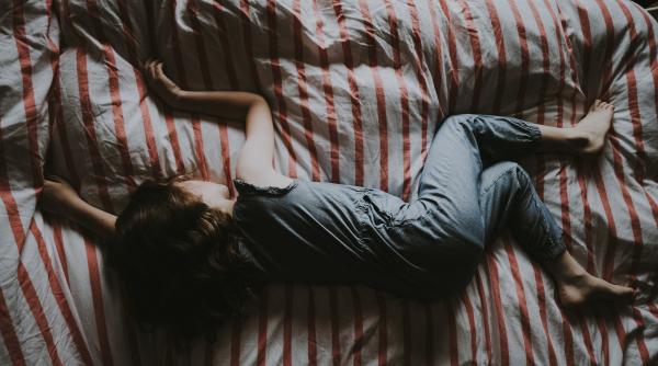 Copilul tău are un somn agitat sau se trezește des în timpul nopții? Moduri de a-l ajuta să doarmă mai bine, de la specialiști