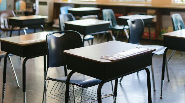 Ministerul Educaţiei propune: Mediile pot fi încheiate cu două note (proiect)