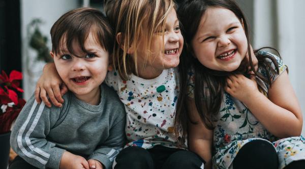 Secretul cel mai bine păstrat al fericirii din copilărie, conform studiilor: Soluția, ușor de aplicat și, totuși, deseori trecută cu vederea - VIDEO